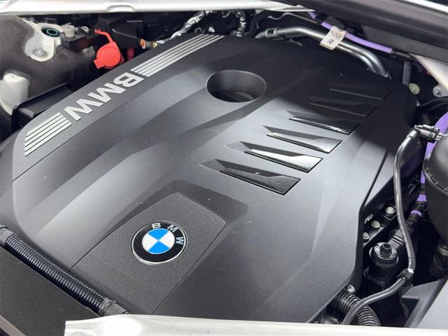 Photo of 2024 White BMW X7