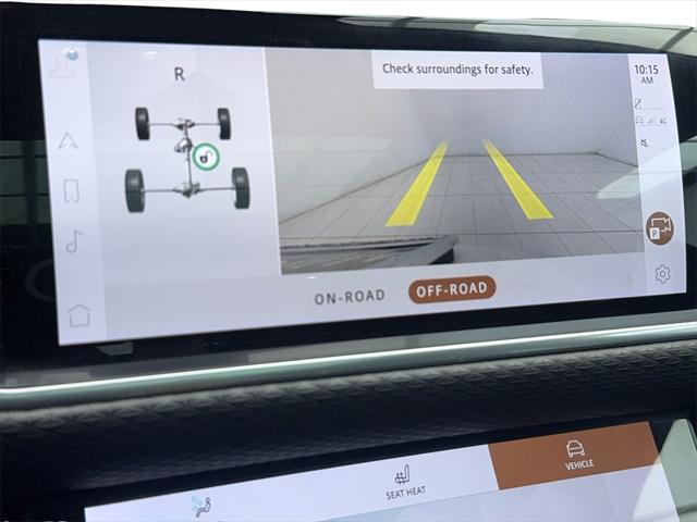 Photo of 2021 White Land Rover Range Rover Velar