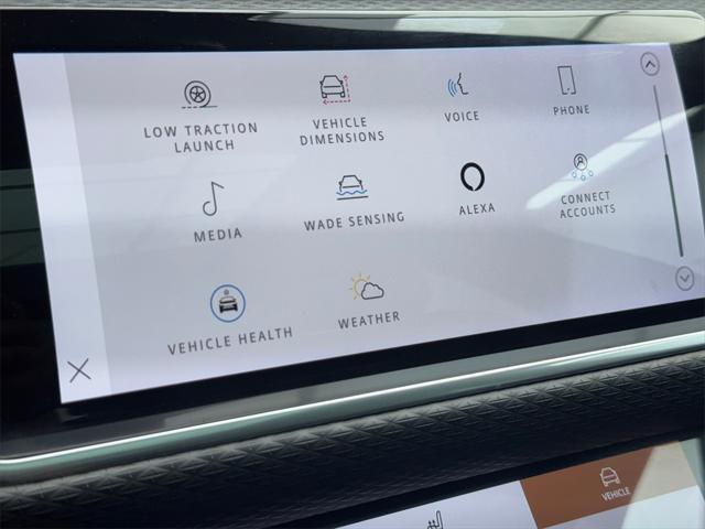 Photo of 2021 White Land Rover Range Rover Velar