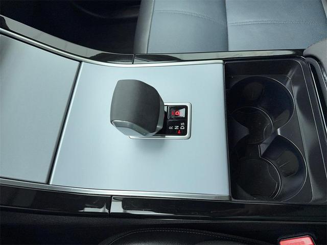 Photo of 2025 White Land Rover Range Rover Velar