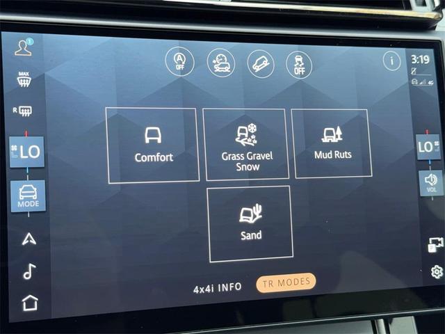 Photo of 2025 White Land Rover Range Rover Velar