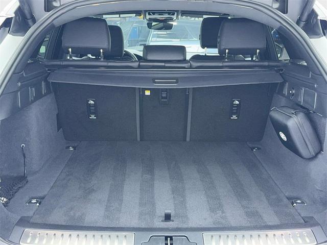Photo of 2025 White Land Rover Range Rover Velar