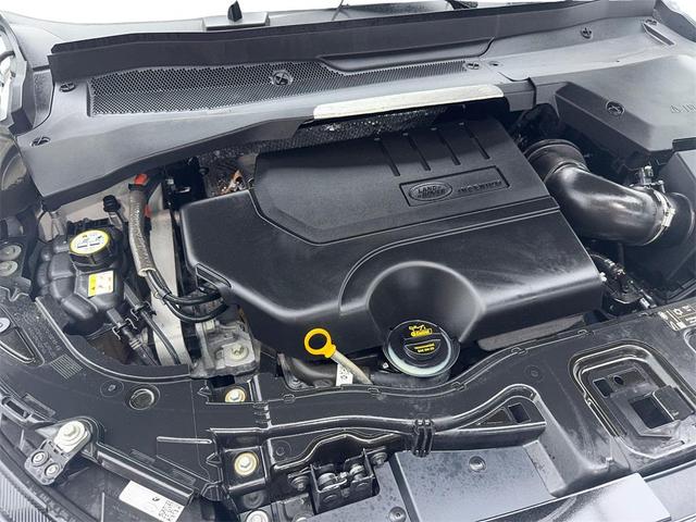 Photo of 2022 White Land Rover Discovery Sport