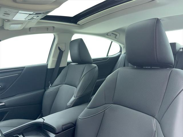 Photo of 2024 Iridium Lexus ES 350