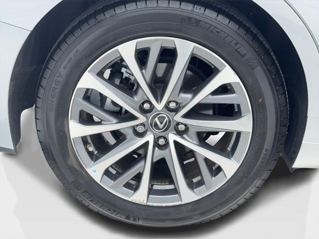 Photo of 2024 Iridium Lexus ES 350