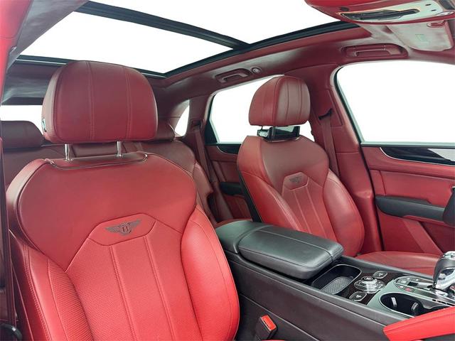 Photo of 2021 White Bentley Bentayga