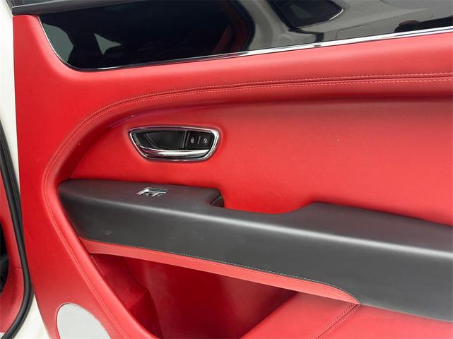 Photo of 2021 White Bentley Bentayga