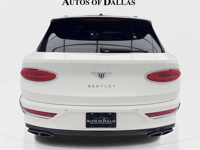Photo of 2021 White Bentley Bentayga