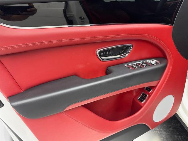 Photo of 2021 White Bentley Bentayga