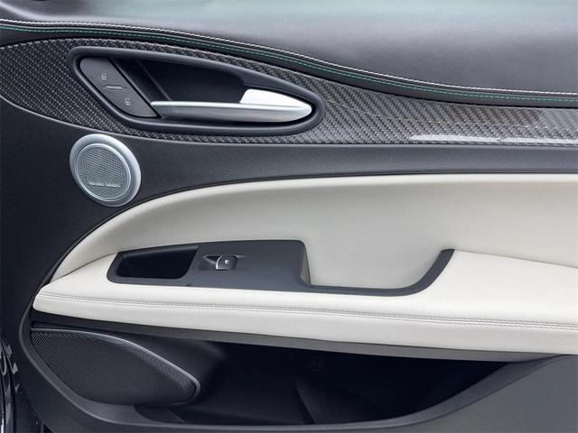 Photo of 2020 Vulcano Black Metallic Alfa Romeo Stelvio