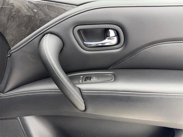 Photo of 2023 Anthracite Gray INFINITI QX80