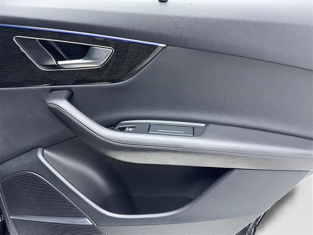 Photo of 2023 Black Metallic Audi Q7