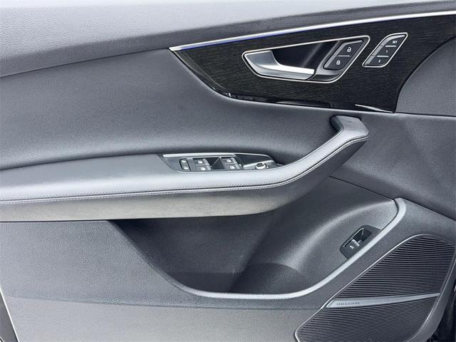 Photo of 2023 Black Metallic Audi Q7