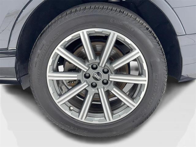 Photo of 2023 Black Metallic Audi Q7