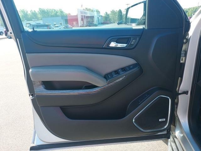 Photo of 2016 Silver Ice Metallic Chevrolet Suburban