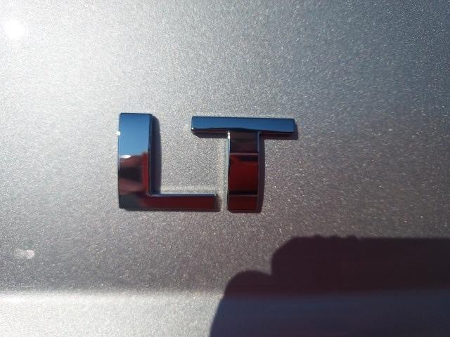 Photo of 2016 Silver Ice Metallic Chevrolet Suburban