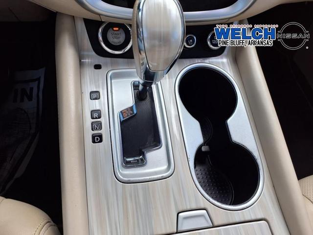 Photo of 2017 White Nissan Murano