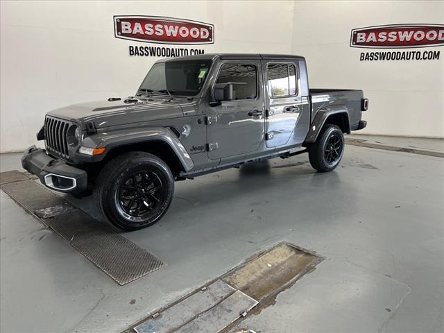 Photo of 2021 Sting Gray Clearcoat Jeep Gladiator