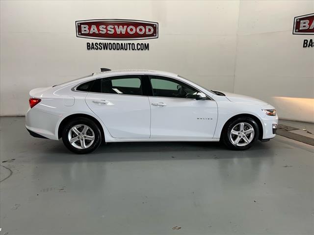 Photo of 2024 White Chevrolet Malibu