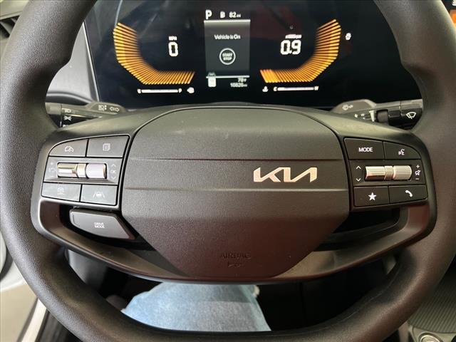 Photo of 2025 White Kia K4