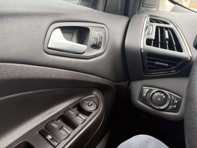 Photo of 2014 Red Ford Escape