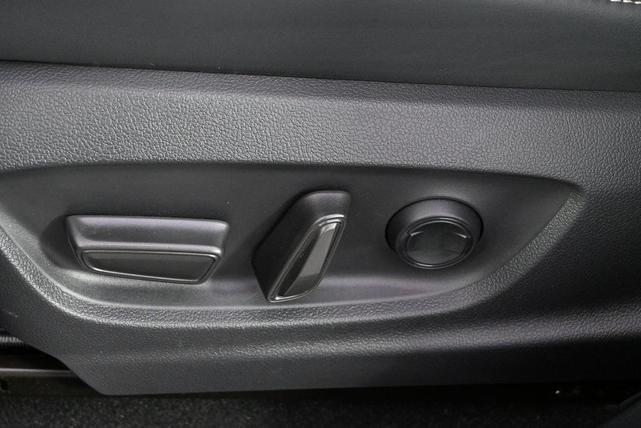 Photo of 2025 Black Toyota Crown Signia