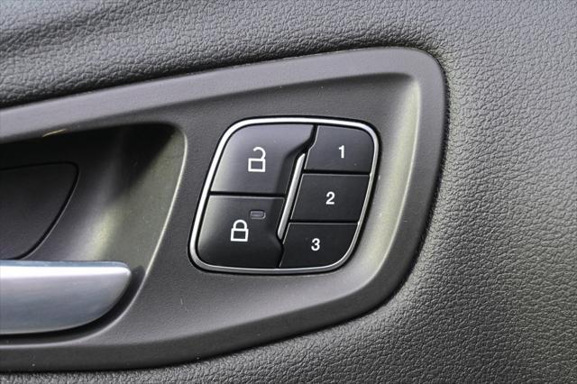 Photo of 2019 Lightning Blue Metallic Ford Escape
