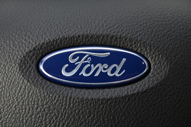Photo of 2019 Lightning Blue Metallic Ford Escape