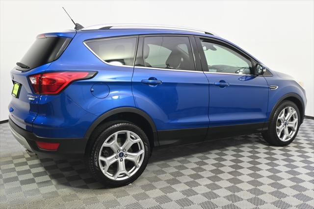 Photo of 2019 Lightning Blue Metallic Ford Escape