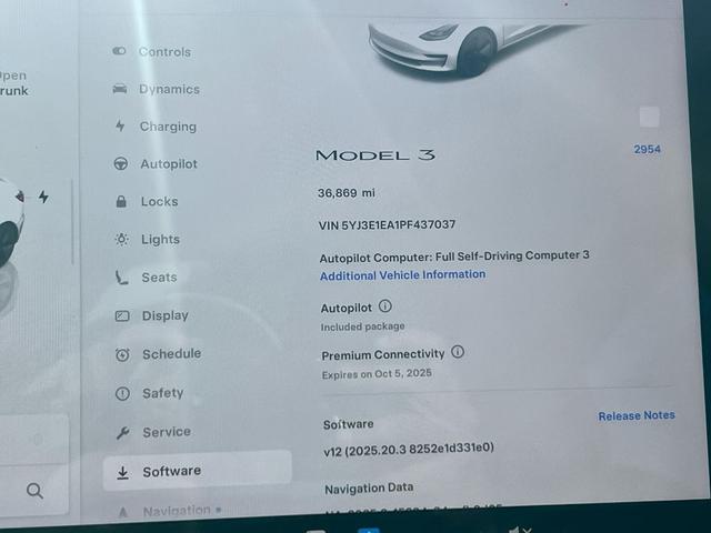 Photo of 2023 Pearl White Multi-Coat Tesla Model 3