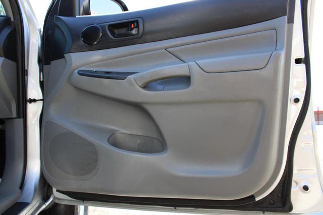 Photo of 2012 Silver Toyota Tacoma