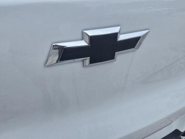 Photo of 2023 Summit White Chevrolet Trailblazer