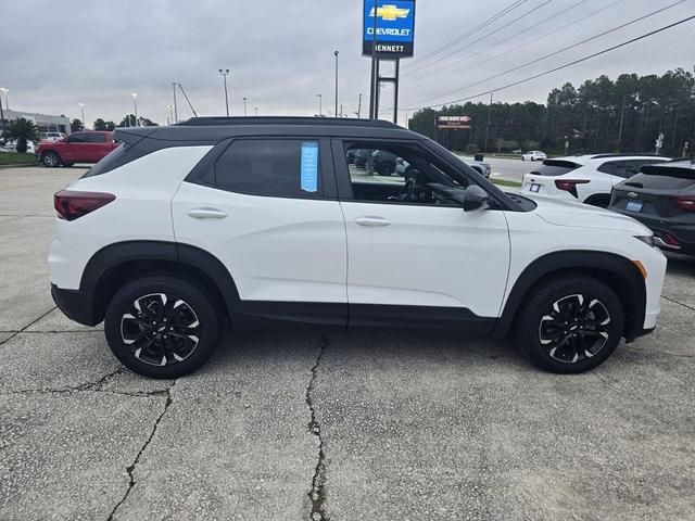 Photo of 2023 Summit White Chevrolet Trailblazer