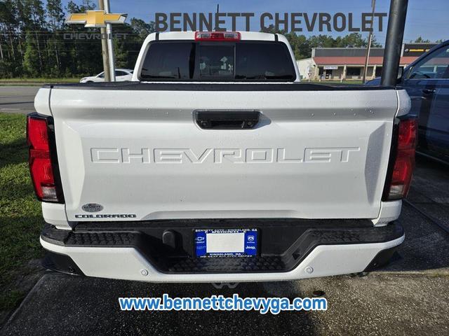Photo of 2025 Summit White Chevrolet Colorado