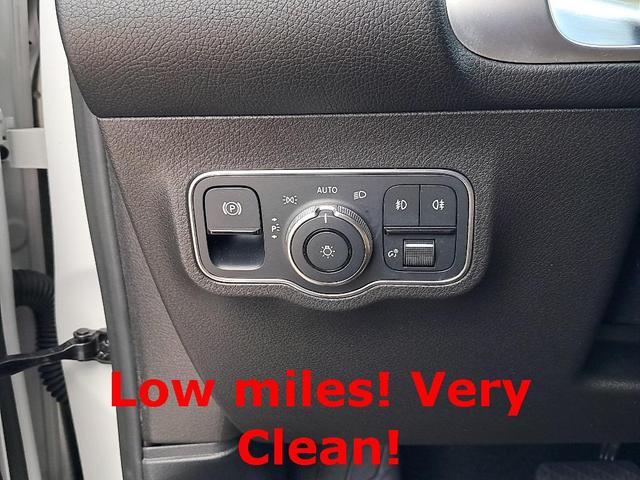Photo of 2021 White Mercedes-Benz GLB 250