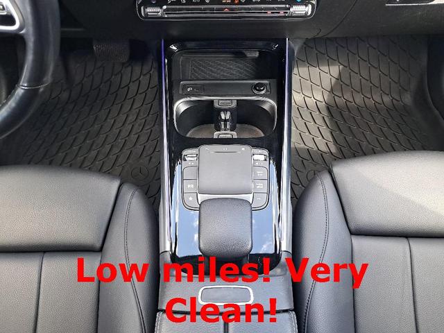 Photo of 2021 White Mercedes-Benz GLB 250