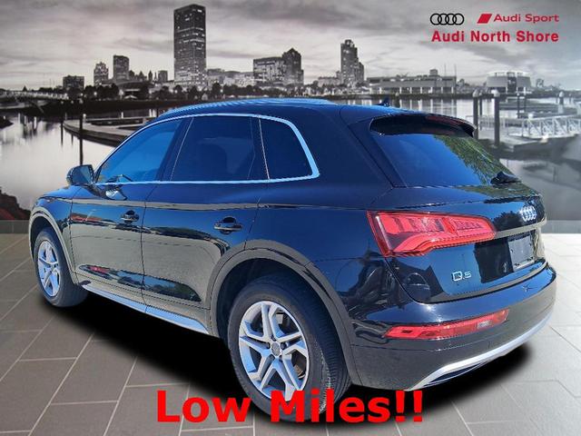 Photo of 2018 Black Metallic Audi Q5