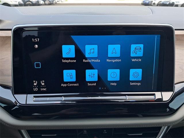 Photo of 2024 Pure White Volkswagen Atlas