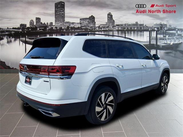 Photo of 2024 Pure White Volkswagen Atlas