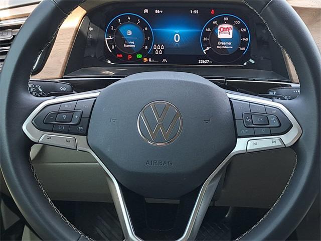 Photo of 2024 Pure White Volkswagen Atlas