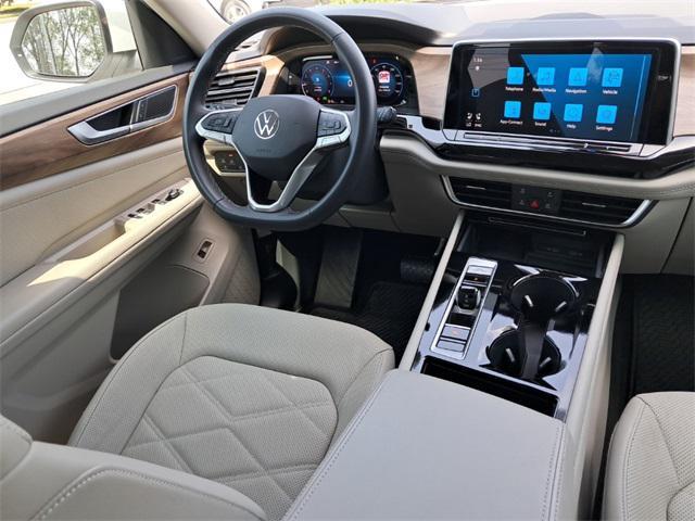 Photo of 2024 Pure White Volkswagen Atlas