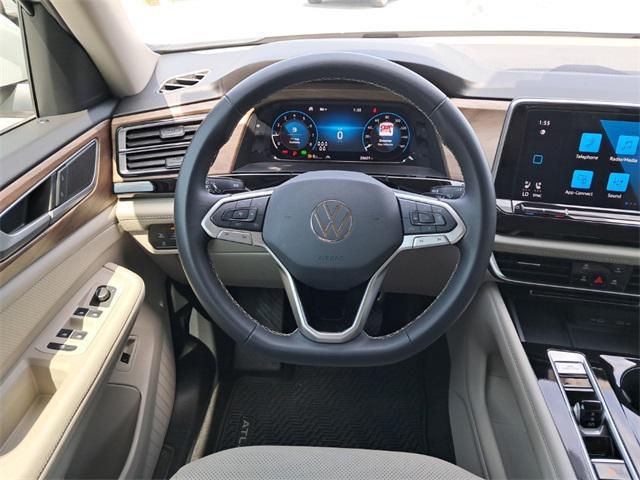 Photo of 2024 Pure White Volkswagen Atlas