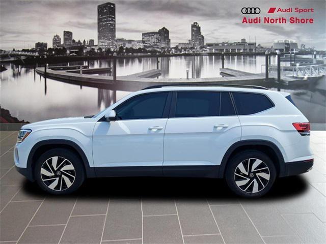 Photo of 2024 Pure White Volkswagen Atlas