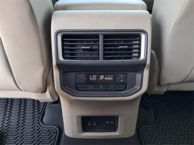 Photo of 2024 Pure White Volkswagen Atlas