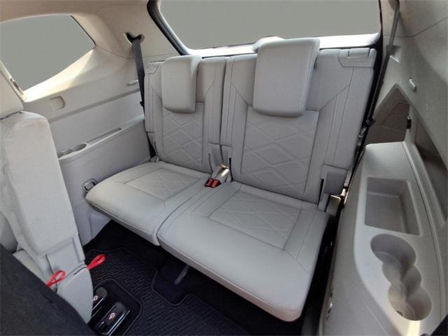 Photo of 2024 Pure White Volkswagen Atlas