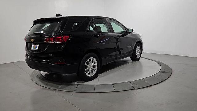 Photo of 2022 Mosaic Black Metallic Chevrolet Equinox