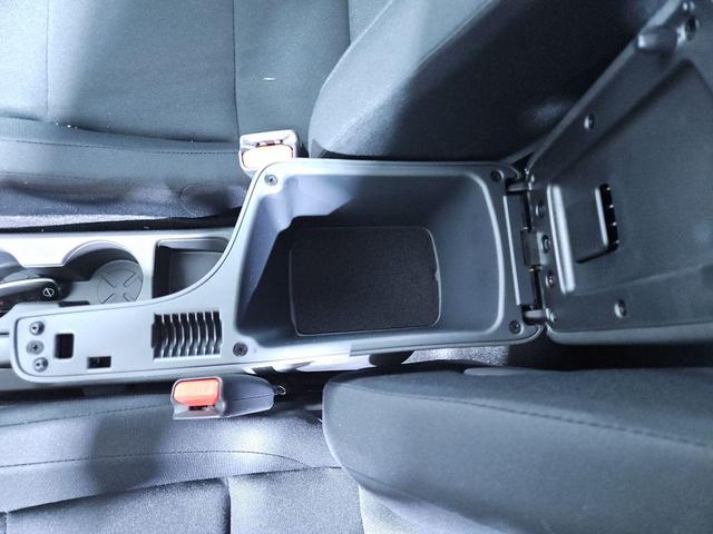 Photo of 2025 Super Black Nissan Kicks Play