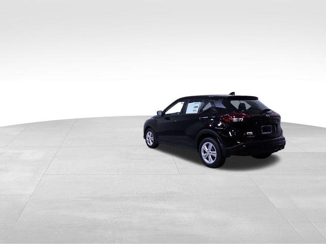 Photo of 2025 Super Black Nissan Kicks Play