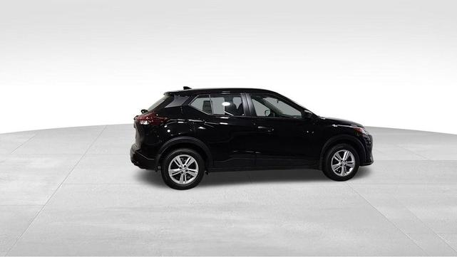 Photo of 2025 Super Black Nissan Kicks Play
