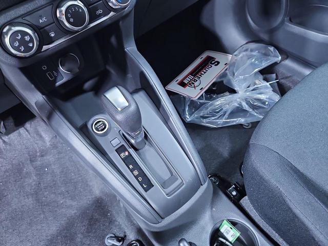 Photo of 2025 Super Black Nissan Kicks Play